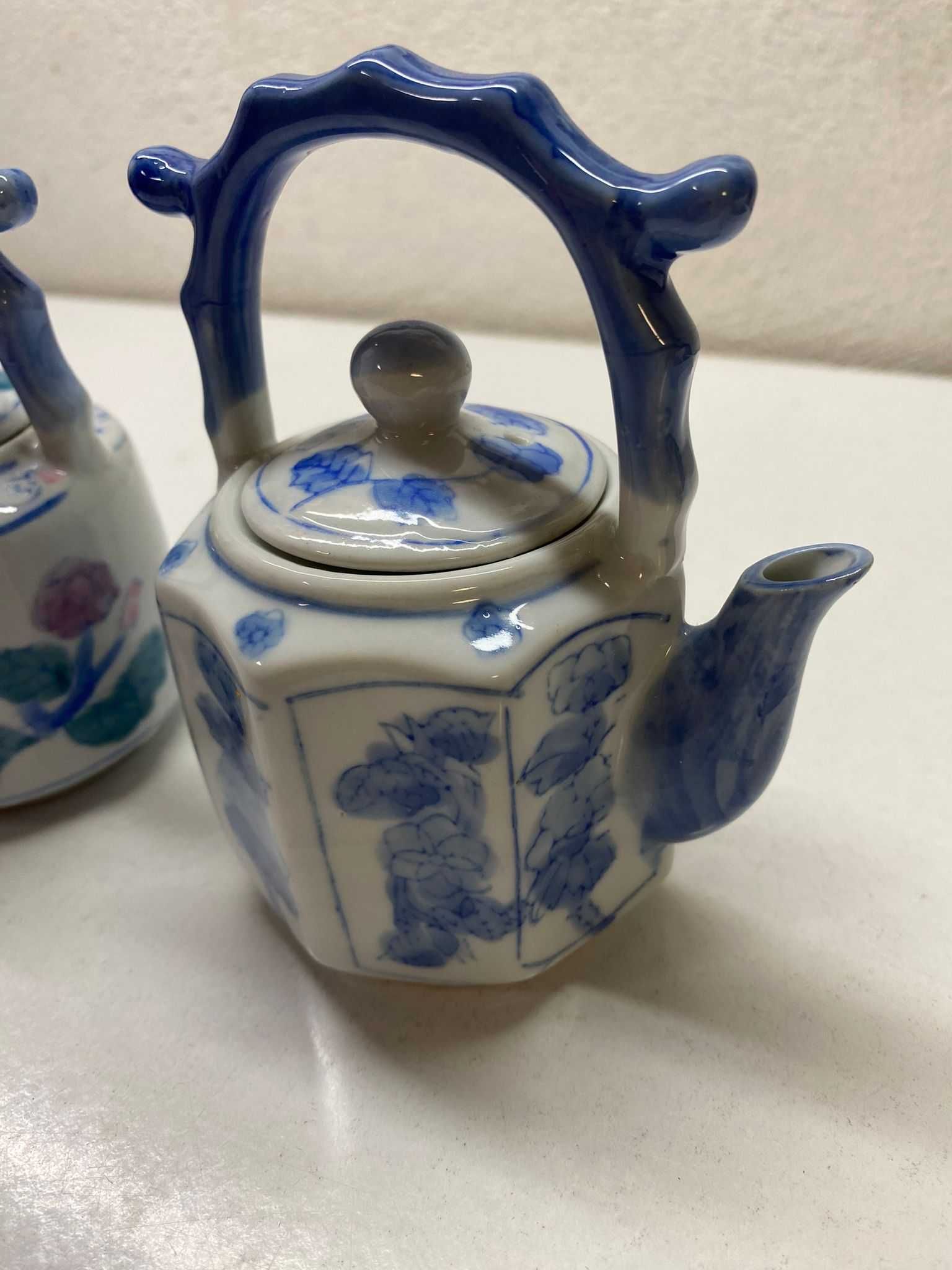 2 Bules de Porcelana Brancos e Azuis