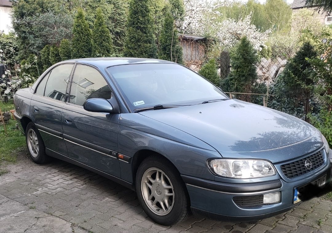 Opel Omega B sedan  2.0. 16v 136 km , 97r.