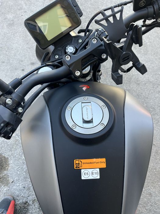 Benelli Leoncino 125