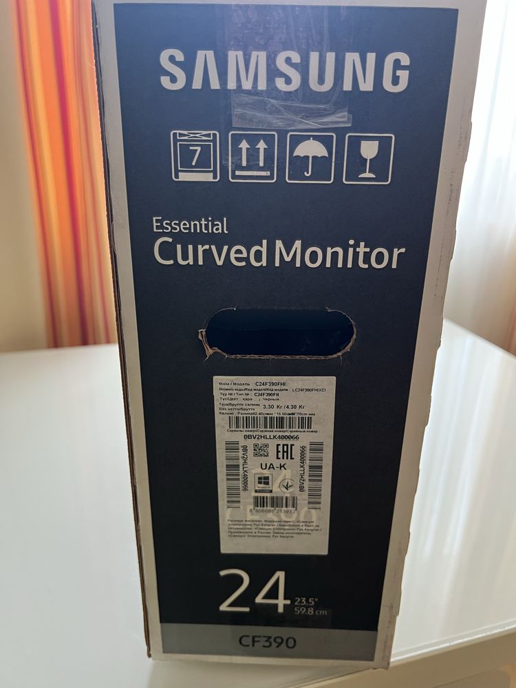 Монитор Samsung 24“ C24F390FHI