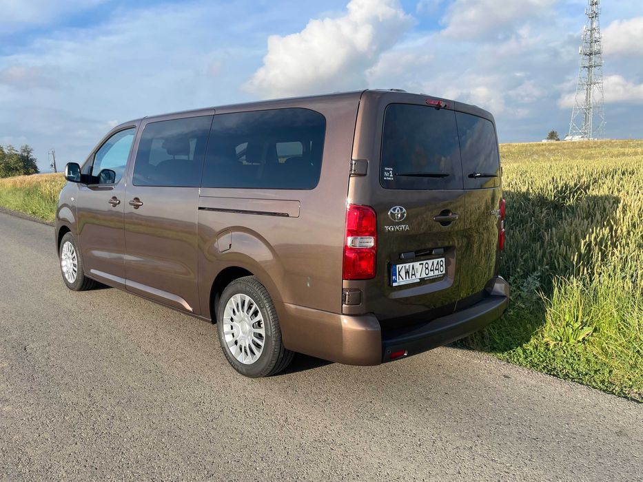 Wynajem Bus samochód 9 osobowy Wypożyczalnia automat Toyota Proace