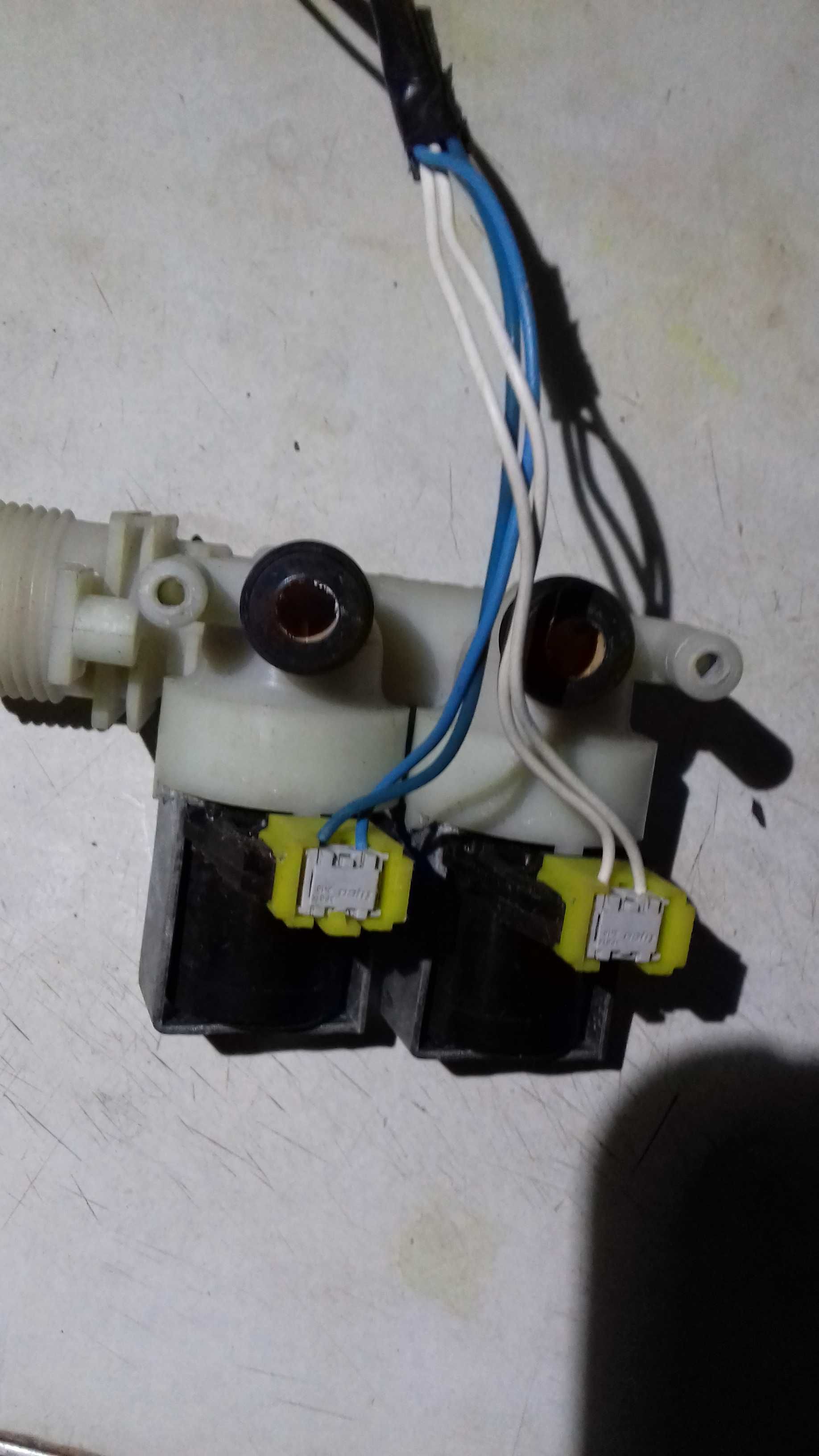 Клапана подачи воды Ariston AVL 109
