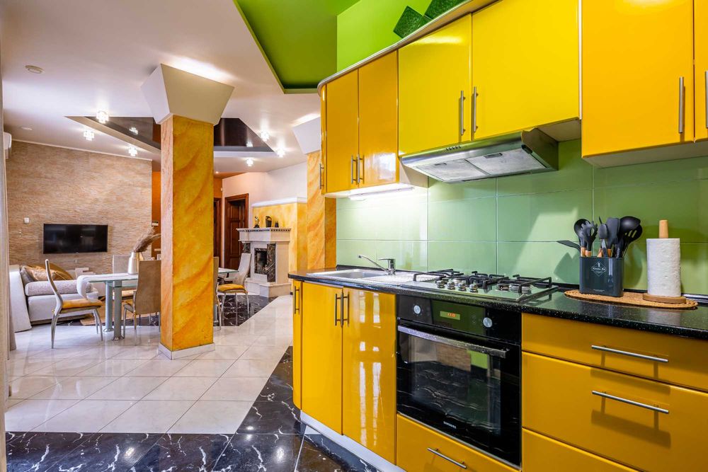 вул. Листопадового Чину 12/Оренда житла Подобово 4 кім. кв./для 10 ос.