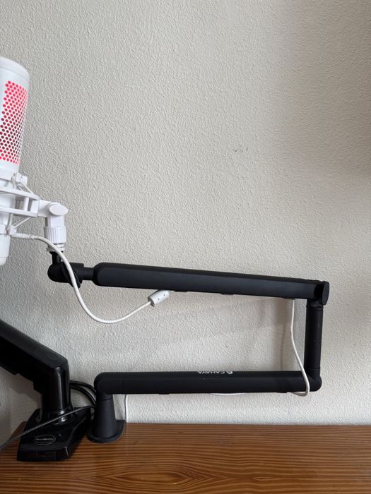 Microfone HyperX QuadCast S como NOVO com braço