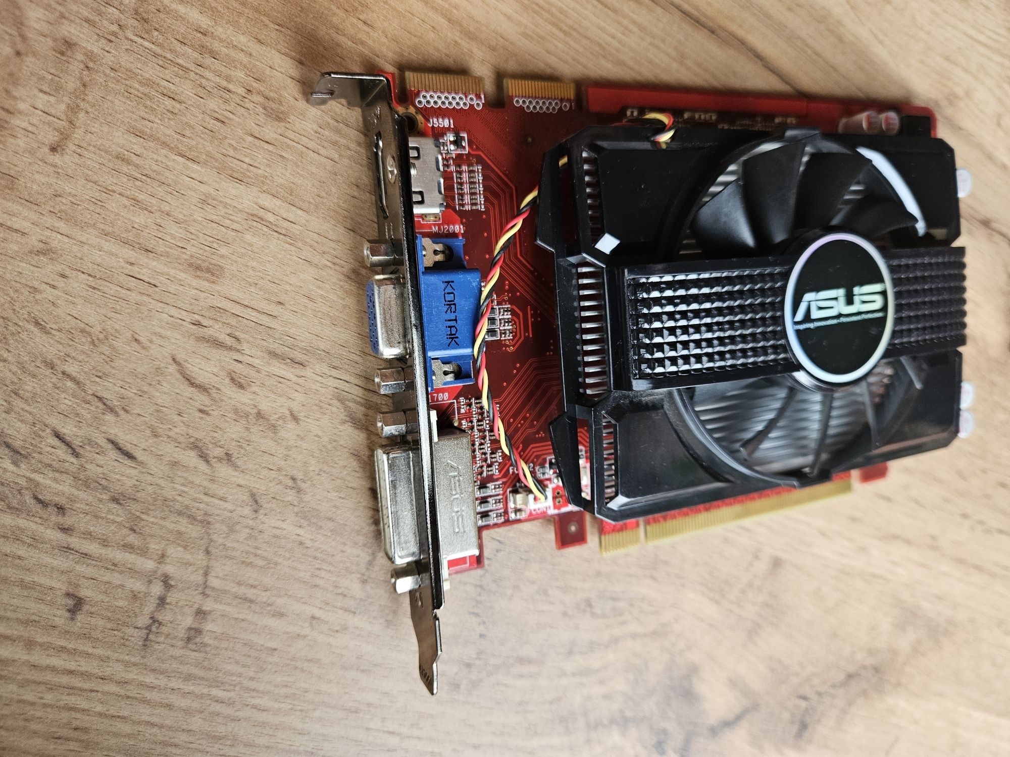 Karta graficzna Asus ATI AMD Radeon HD5670 1GB GDDR5 (EAH5670/DI/1GD5)