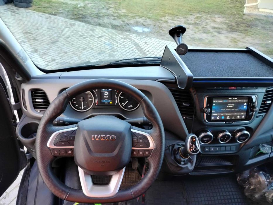 Wynajem busa Iveco daily blaszak 3.0 automat, hak