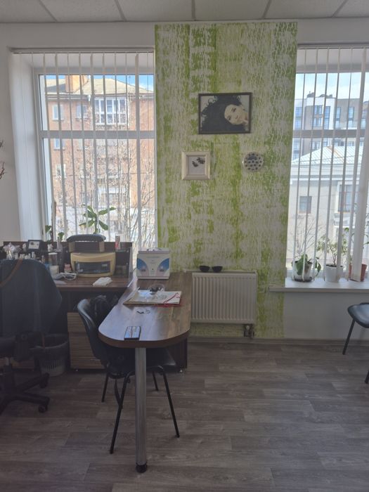 Здам місце майстра манікюру