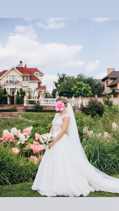 Вишукана весільна сукня