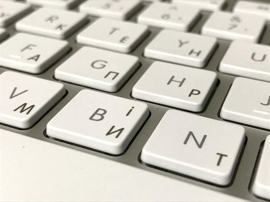 Лазерне Гравірування клавіатури Apple Macbook Air та Macbook Pro
