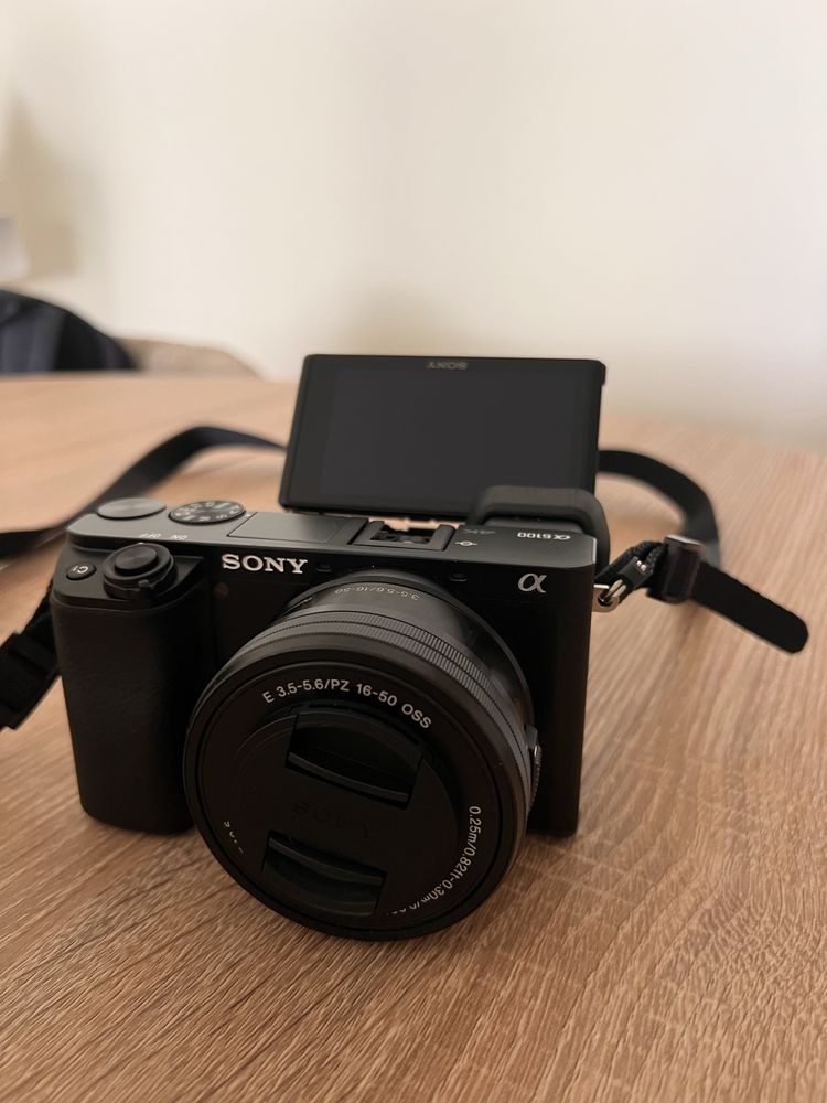 Kit Máquina Fotográfica SONY Alpha 6100