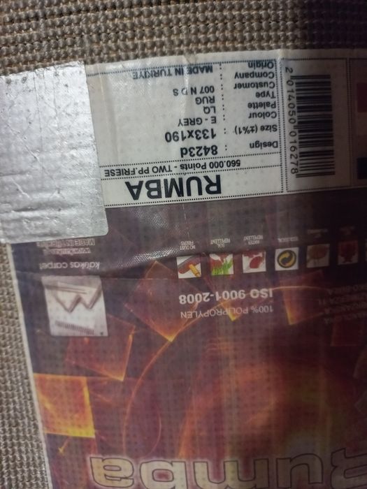 Dwa dywany w różnych rozmiarach