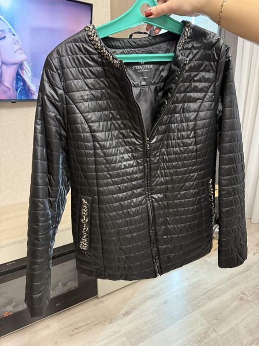 Продам женскую куртку