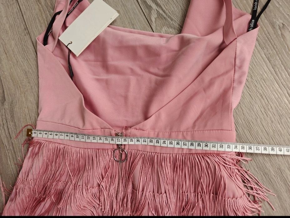 Zjawiskowa sukienka z frędzlami w stylu latino — idealna na wesele