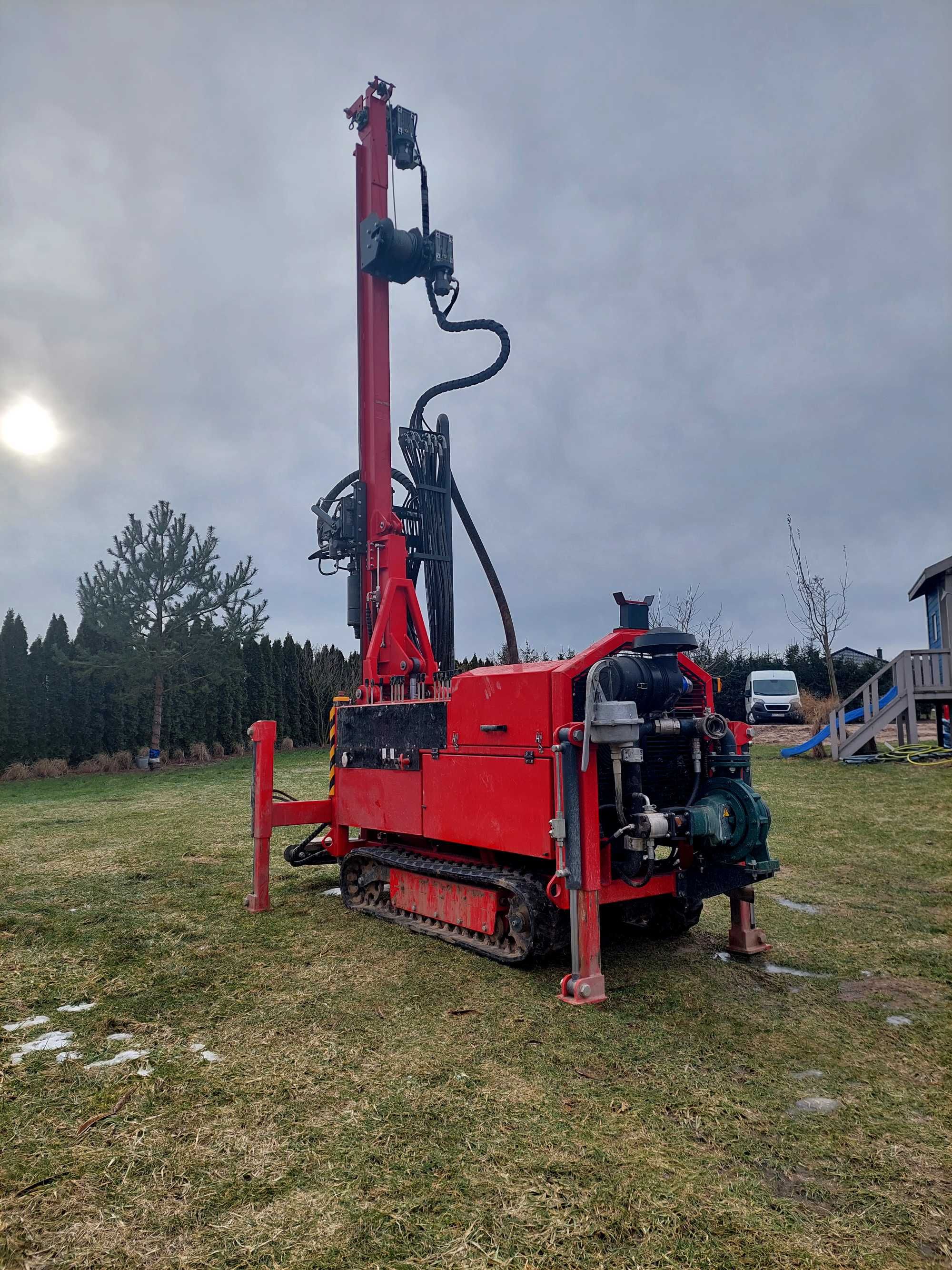 Wiertnica do studni samojezdna mobilna płuczkowa hydrauliczna