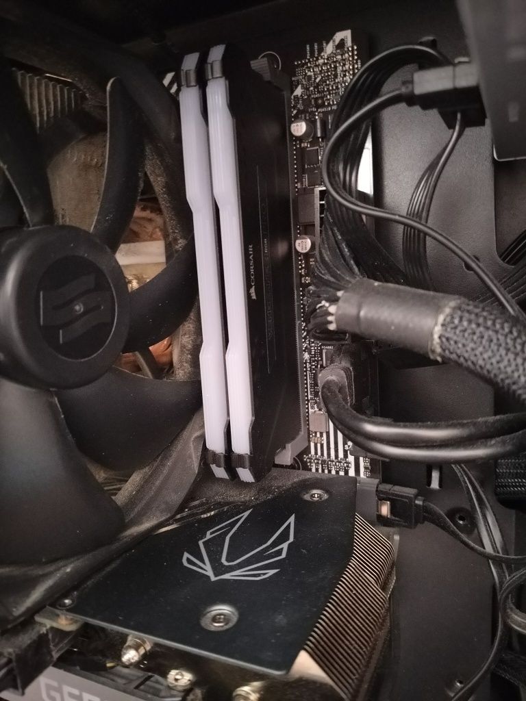Komputer Gamingowy i7 / GeForce 3060 RTX / 32gb RAM / SSD / Windows