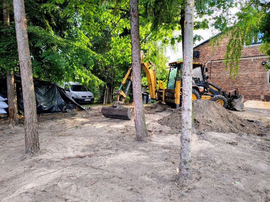 Układanie kostki brukowej Malowanie/Mycie elewacji Zakładanie trawnika