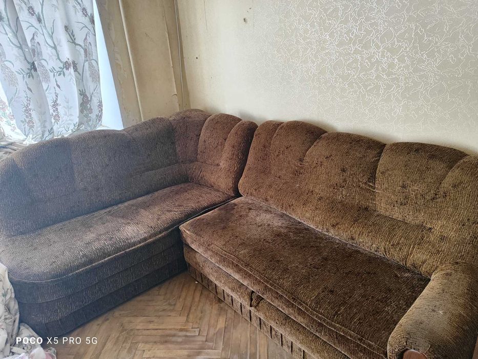 Диван кутовий, має спальне місце