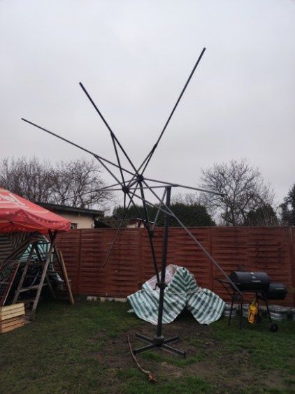 Duży parasol  ogrodowy podswietlany