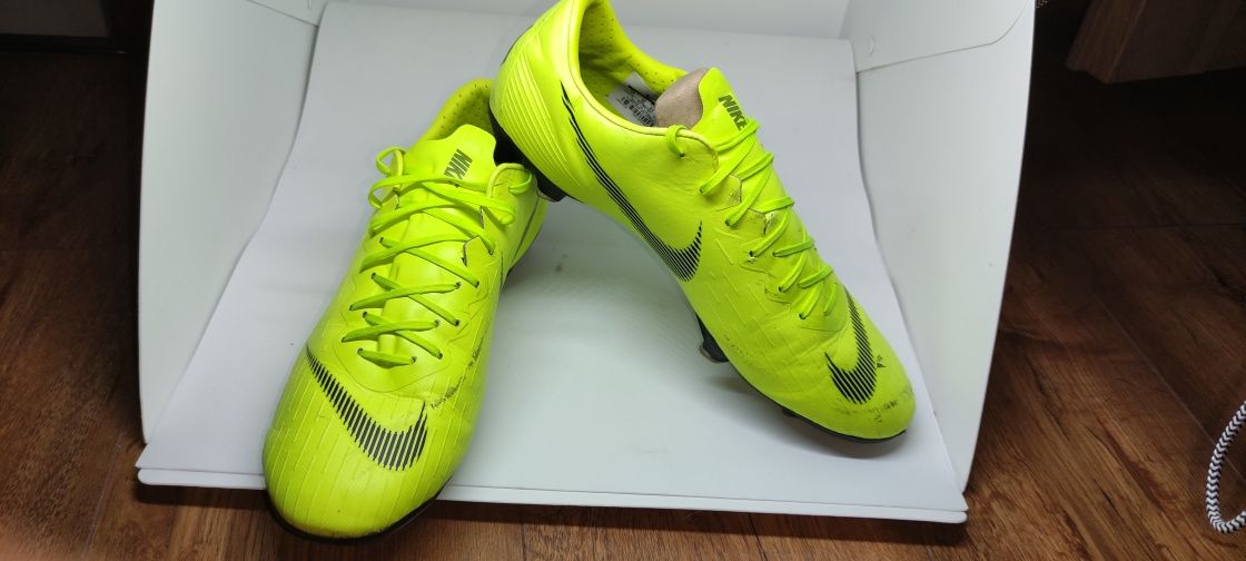 Używane korki pół profesjonalne Nike Mercurial Vapor 12 PRO FG roz. 45