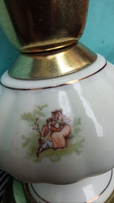 Lampka porcelanowa PRL- POLAM z motywem miłość wiedeńska.