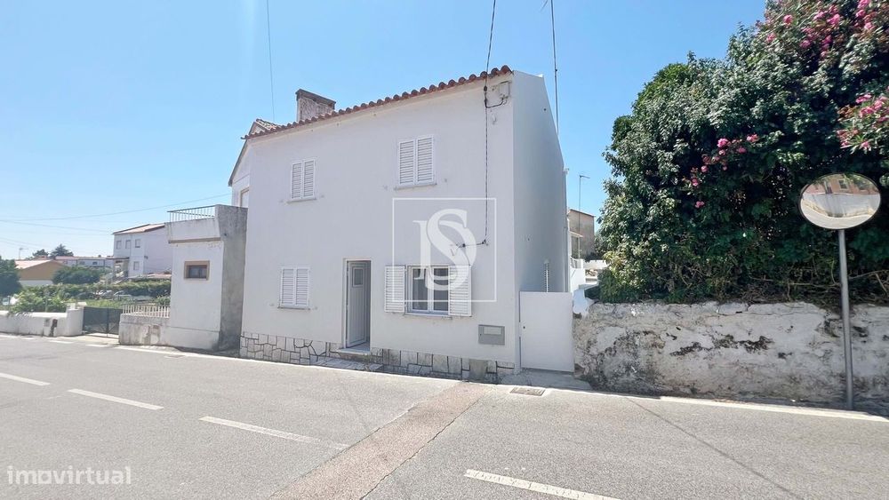 Moradia T3+1 com Logradouro  – Ferrarias, Mouriscas (Abrantes)