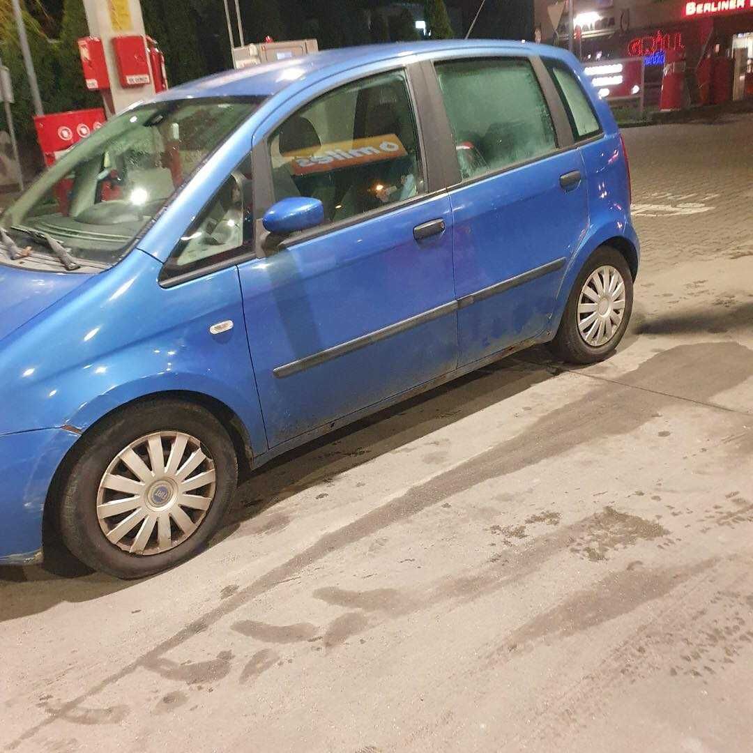 Fiat Idea 1.9 jtd 5 drzwi, kolor niebieski przeznaczony na części