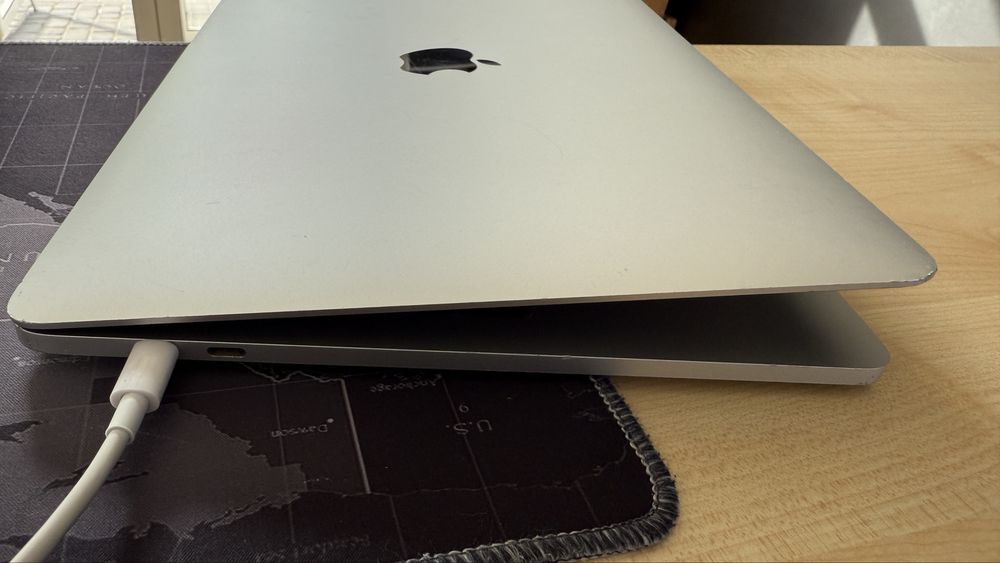 MacBook Pro 13” 2019 icloud on