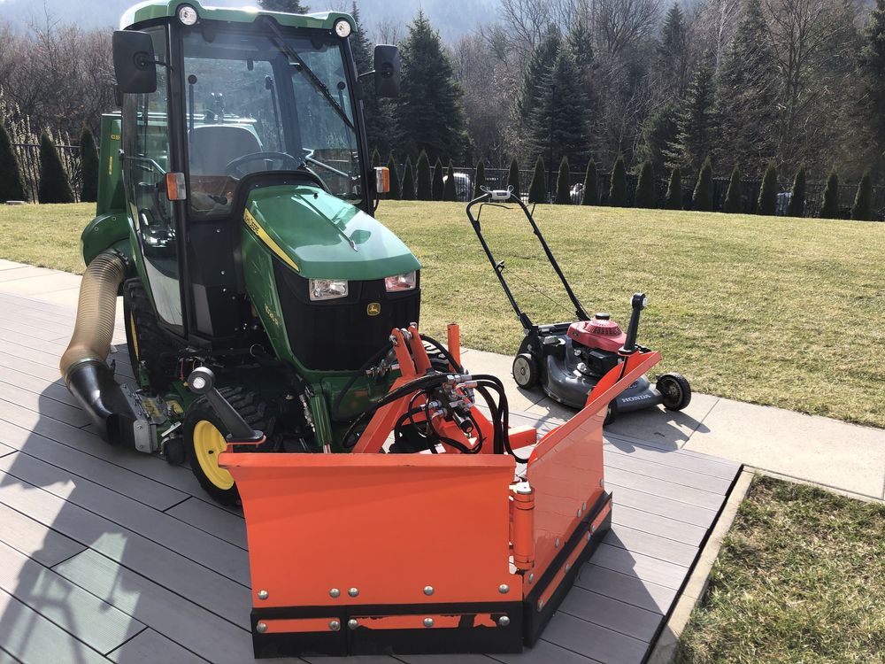 Traktor ciagnik komunalny kompaktowy John Deere 1026R