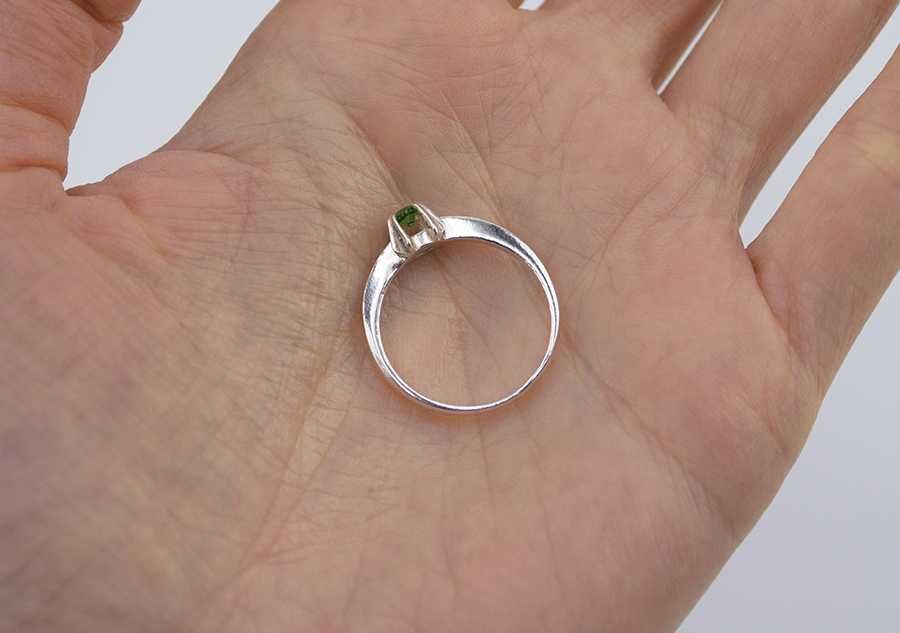 Элегантное серебряное кольцо