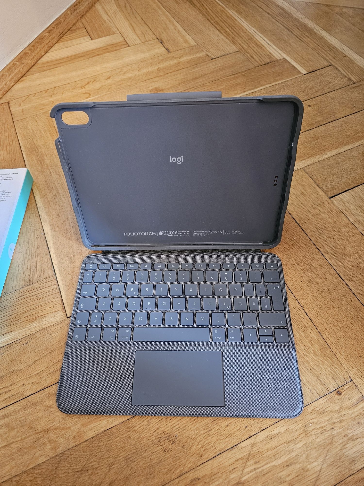 iPad Air 4 i 5 Logitech Folio Touch Etui Klawiatura 4 5 gen. Nie Combo