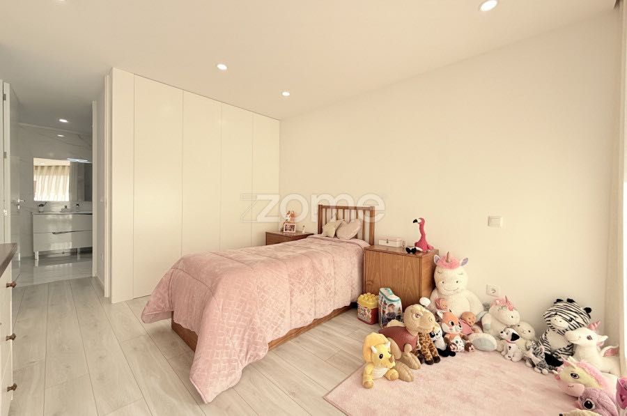 Moradia Geminada T4 no Louro