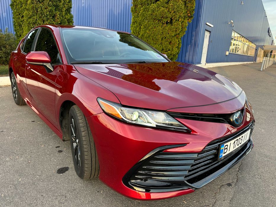 Toyota Camry 2022 року Гібрид