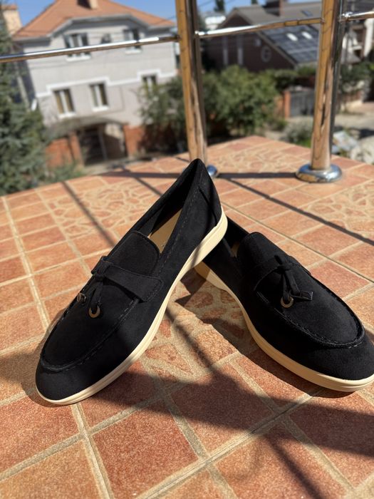 Чорні замшеві лофери