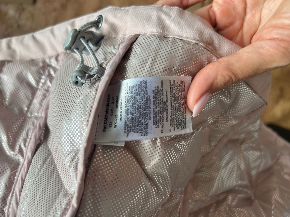 Дуже гарна гірськолижна пухова куртка
Columbia з системою omni -tech