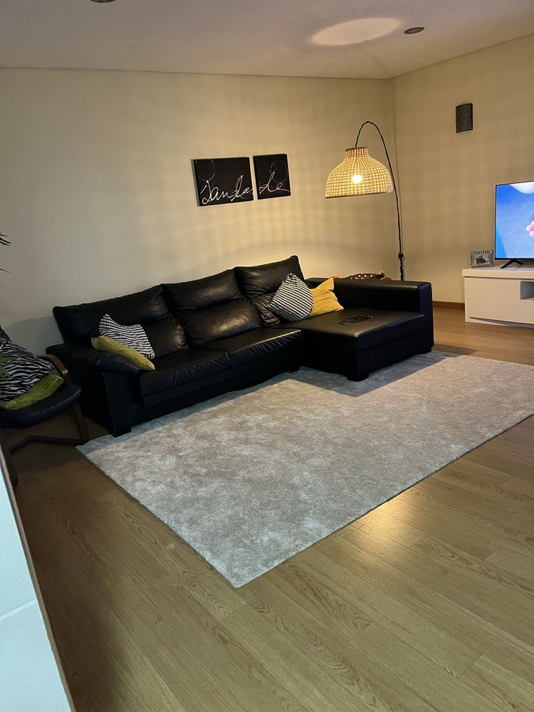 Sofa com chaise long/ que se transforma em cama de casal