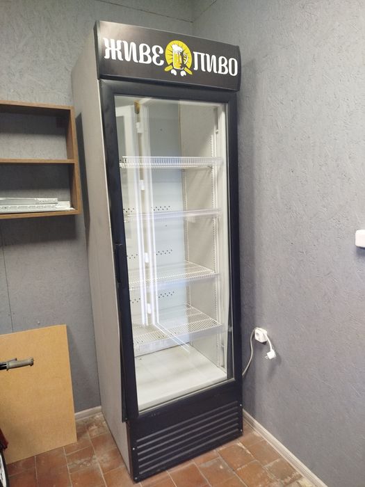 Продам холодильник вітрину для напоїв