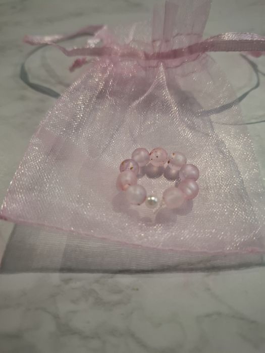 Pierscionek z koralikow