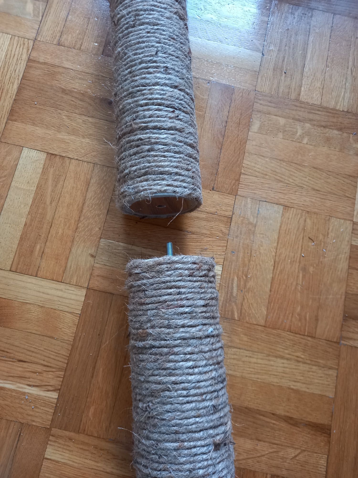 Stabilny wysoki drapak dla kota