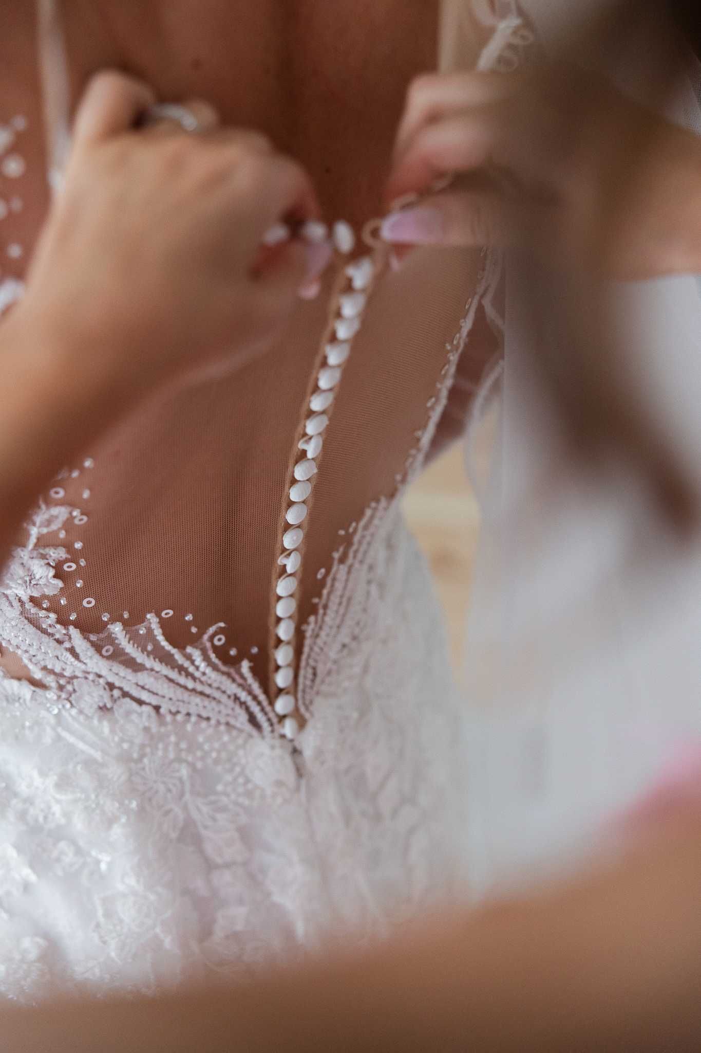 Suknia ślubna PRONOVIAS model AMETHYST