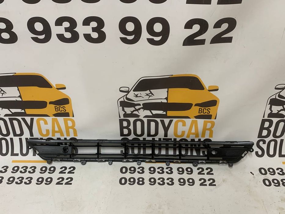 Решітка переднього бампера (ліцензія) VOLVO XC40 2018-22 )