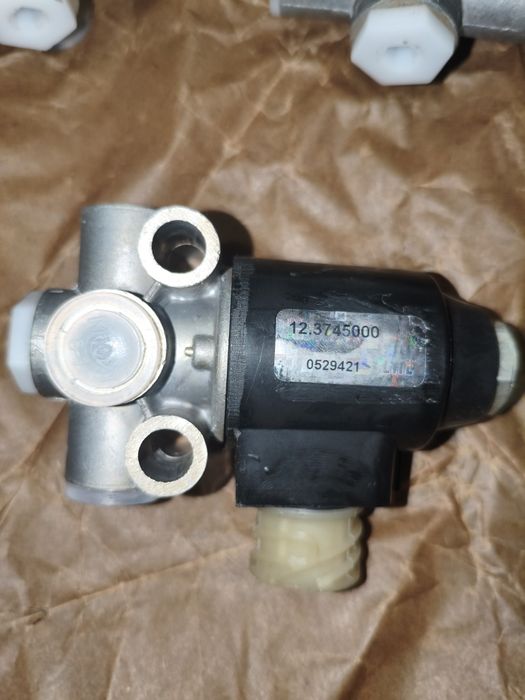 Нові електропневмоклапани 12.3745000 (КрАЗ, МАЗ) — 40 шт. оптом!