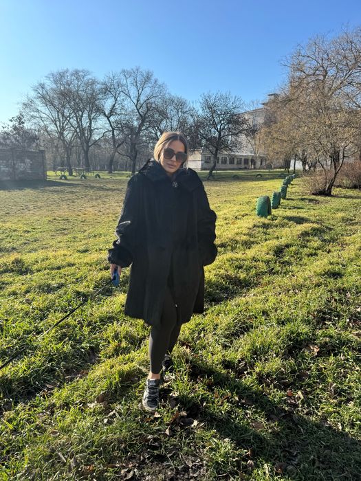 Черная норковая шуба - низ клеш, рукав реглан.