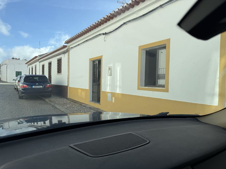 Casa no centro de uma Aldeia no concelho de Moura
