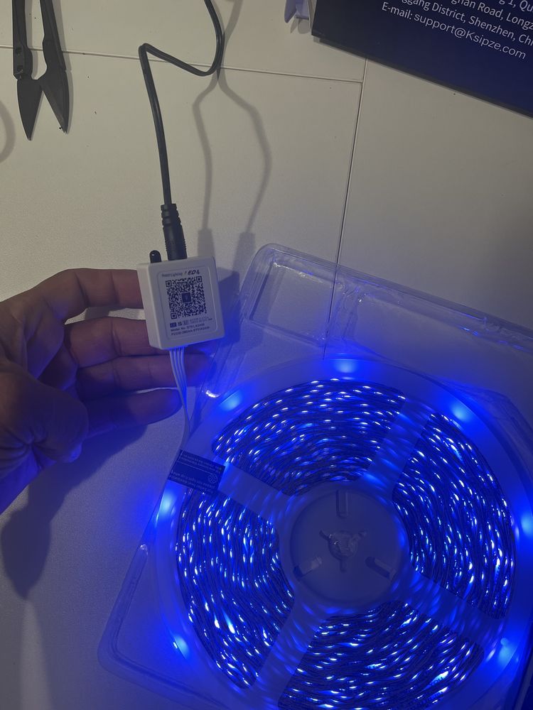 Taśma LED RGB 30m z Bluetooth, Pilotem i Synchronizacją z Muzyką