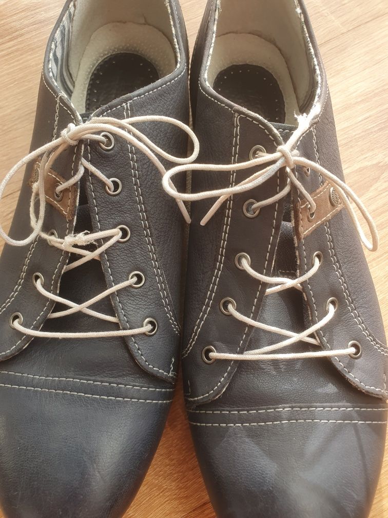 Półbuty granatowe damskie Lasocki. r 41