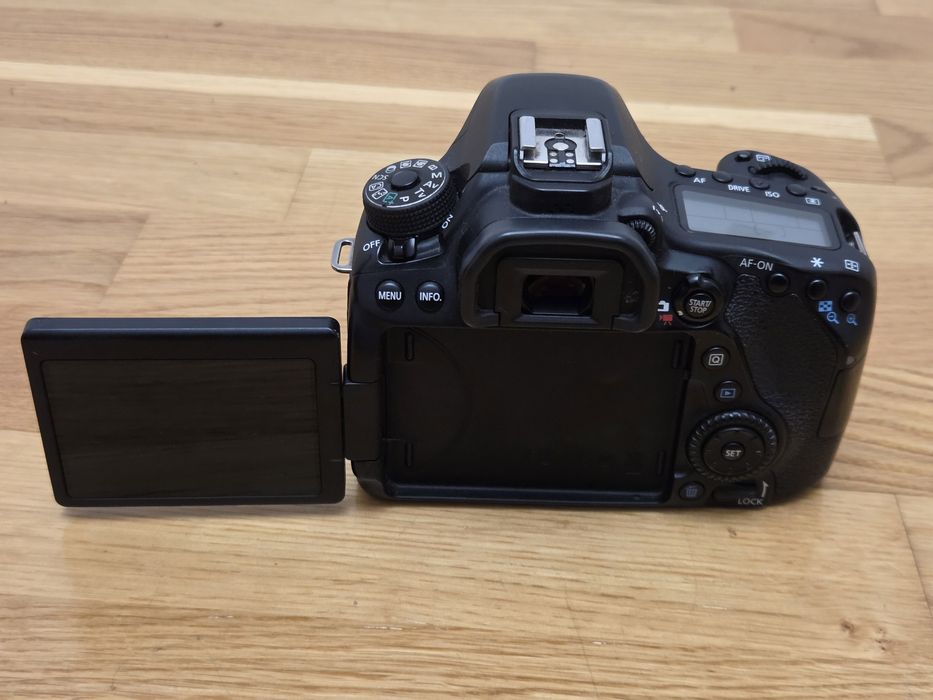 Фотокамера Canon 80d body