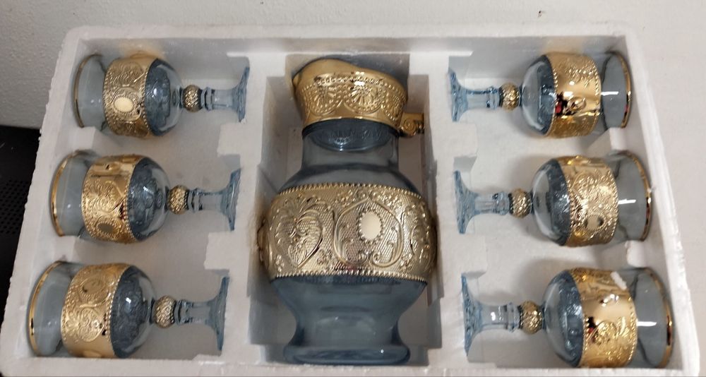 Jarra com copos marroquinos