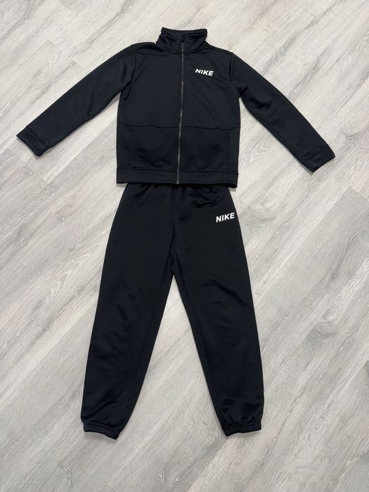 Спортивный костюм Nike, 10-12лет