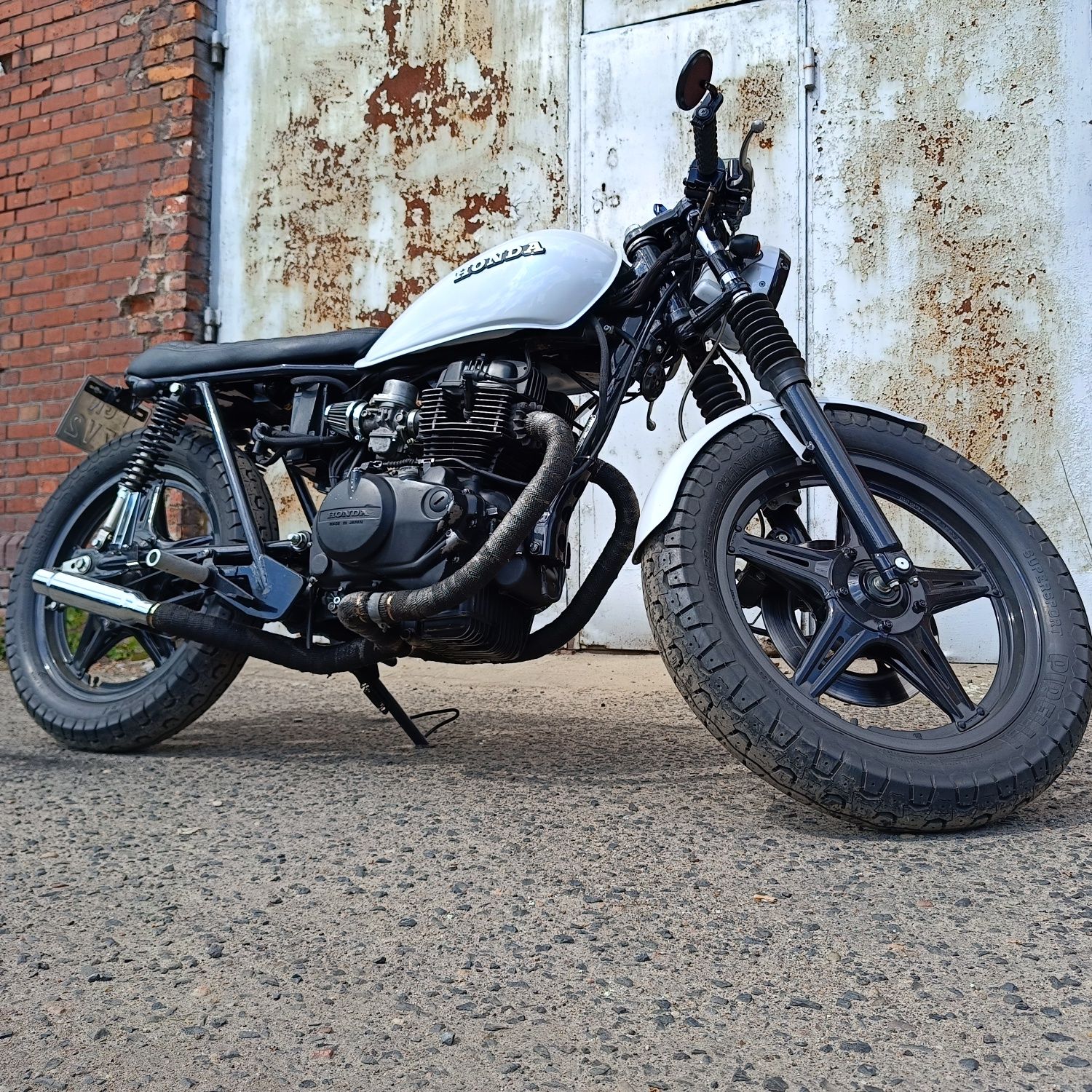 Honda CN400 cafe racer