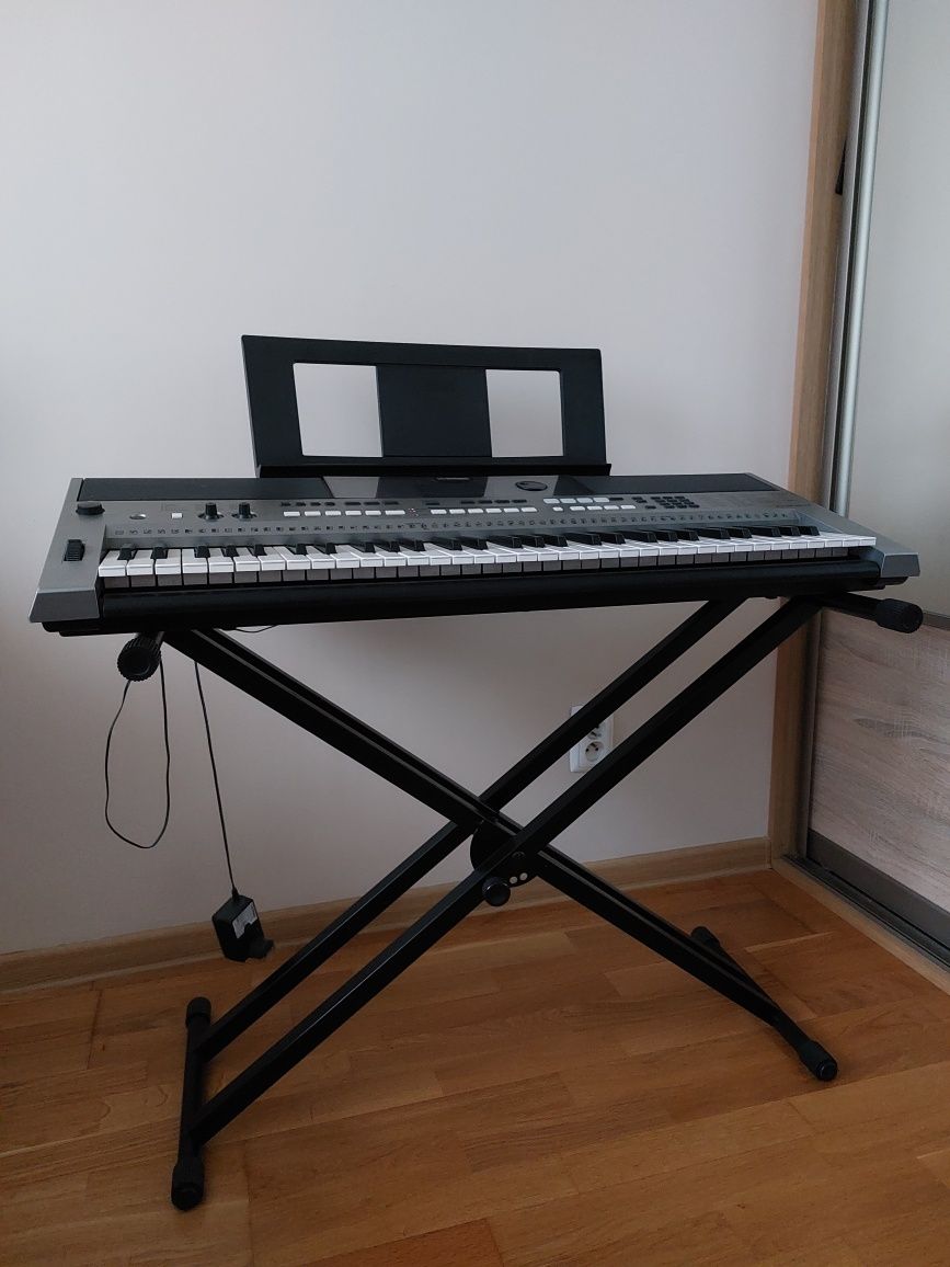 Yamaha PSR E-433 Keyboard i podstawka do Keyboardu